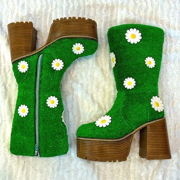 DELIA*S BY DOLLS KILL IT’S ALWAYS GREENER Turf PLATFORM BOOTS size 10 new - Picture 1 of 7